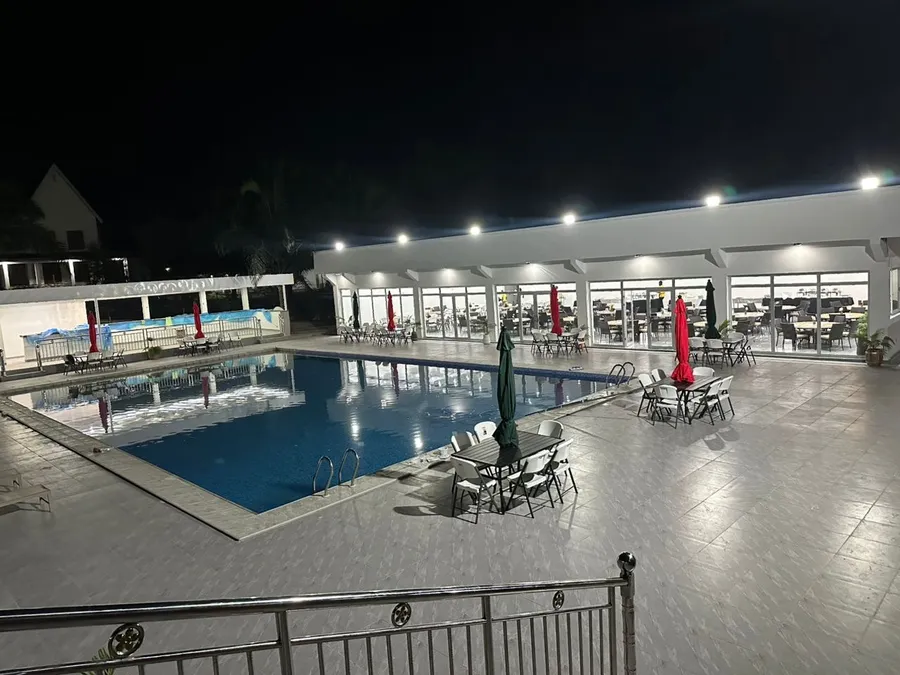 La piscine, le soir · Venus Village